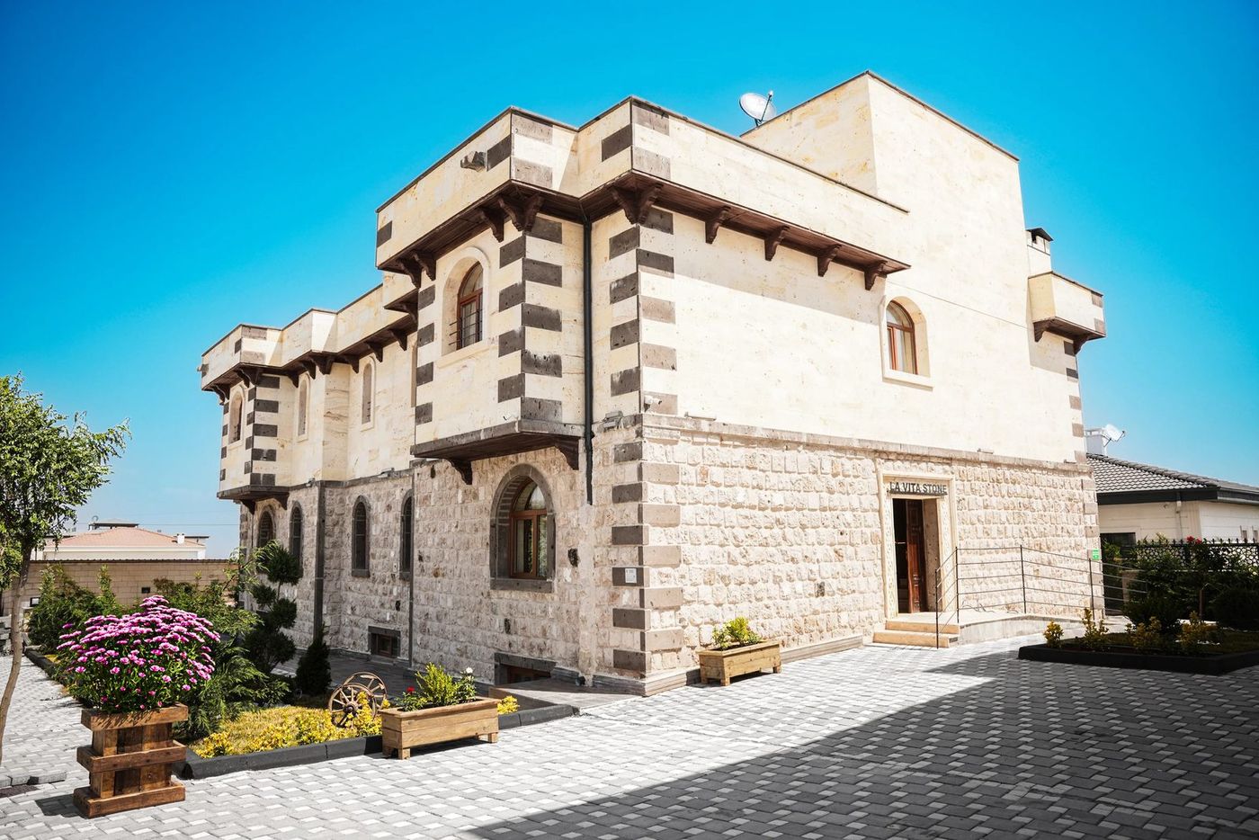 Taş cephe köşesi